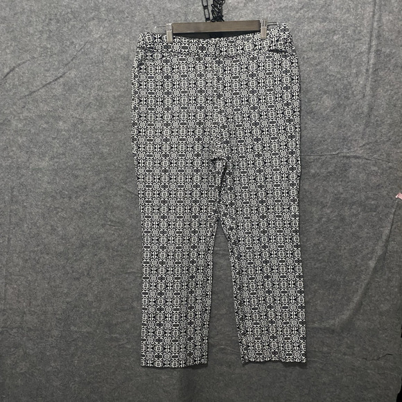 Chicos Secret Stretch Crop Pants Womens‎ Sz 1R US 8R Black Tile Print Boho - Picture 1 of 7